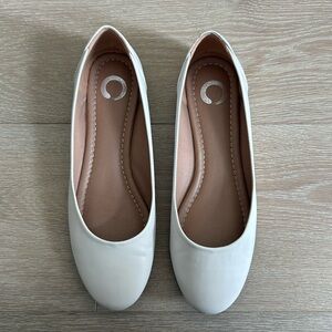 Journee Collection White Kavn Ballet Flat